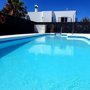 https://villa-toledo.in-canary-islands.com